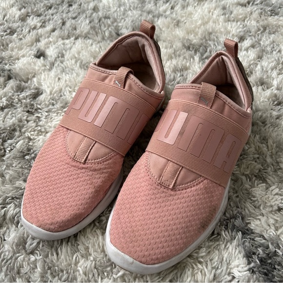 Puma slip ons - Picture 1 of 3